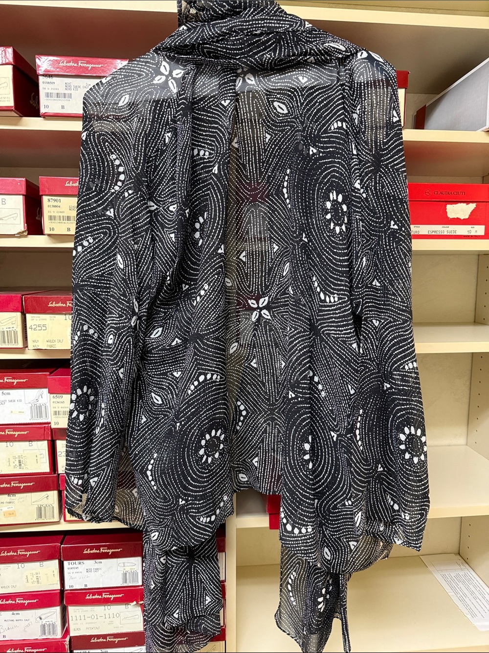 Eskandar black and white patterned open-front 100% silk Shirt and matching scarf - Picture 4 of 5